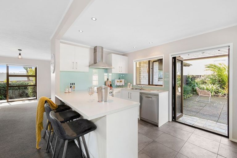 Photo of property in 1/322 Te Atatu Road, Te Atatu South, Auckland, 0610