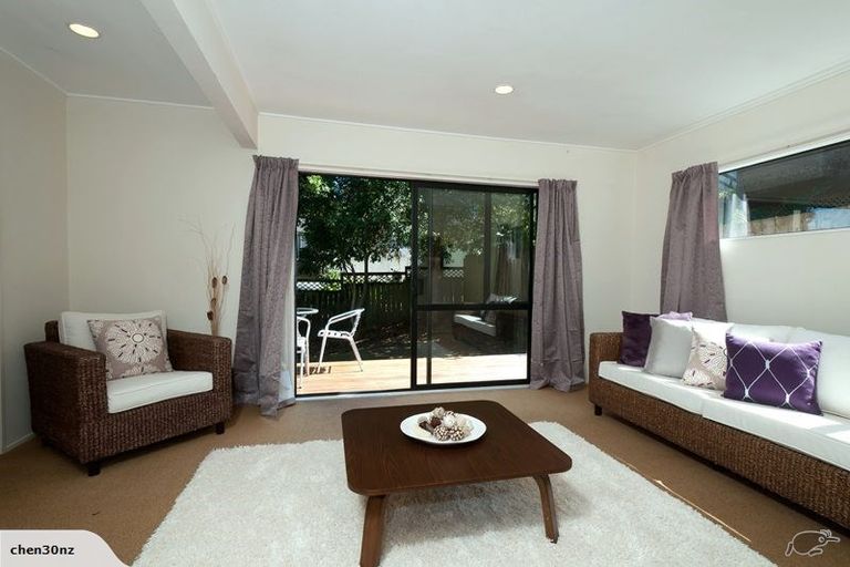 Photo of property in 52 Carlisle Road, Browns Bay, Auckland, 0630