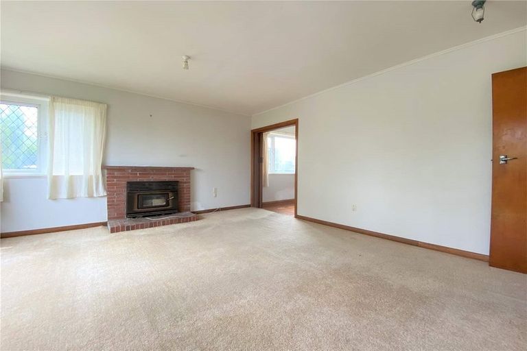 Photo of property in 35 Raleigh Road, Northcote, Auckland, 0627