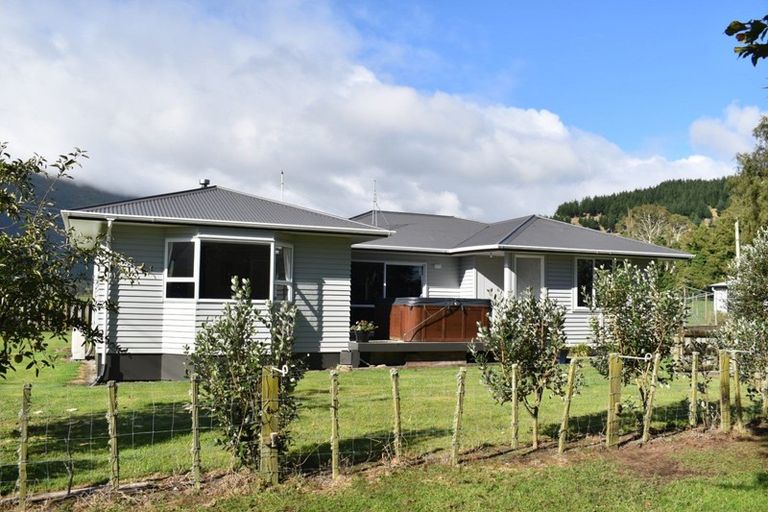 Photo of property in 48 Te Kopia Road, Waikite Valley, Rotorua, 3077
