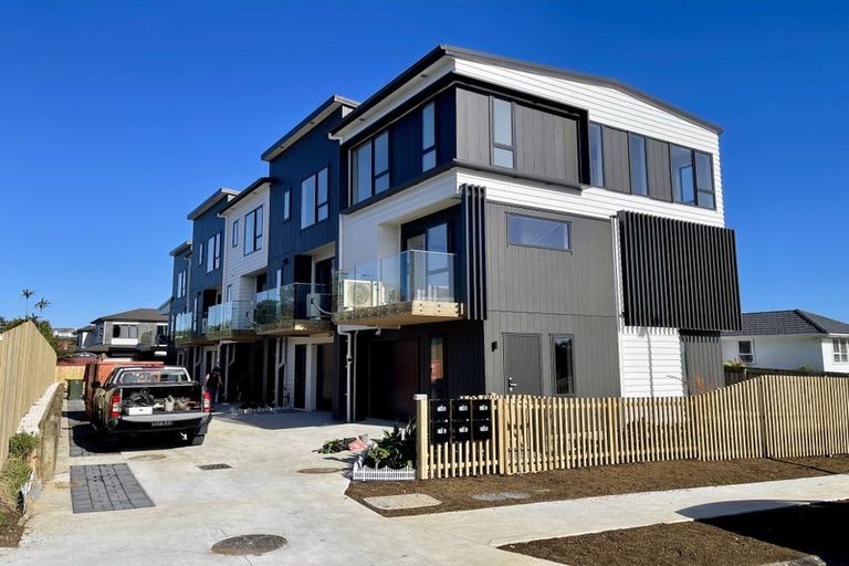 Photo of property in 24d Wayne Drive, Mangere, Auckland, 2022