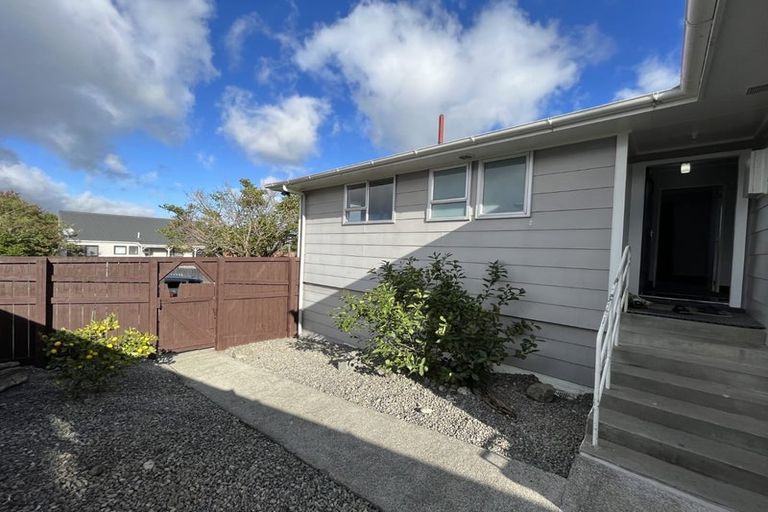 Photo of property in 13 Sombrero View, Ascot Park, Porirua, 5024