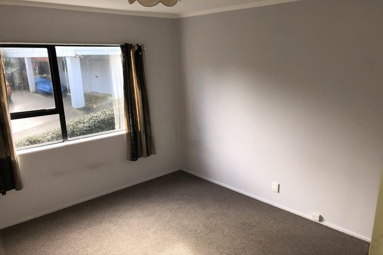 Photo of property in 2/25 Gazelle Avenue, Beach Haven, Auckland, 0626