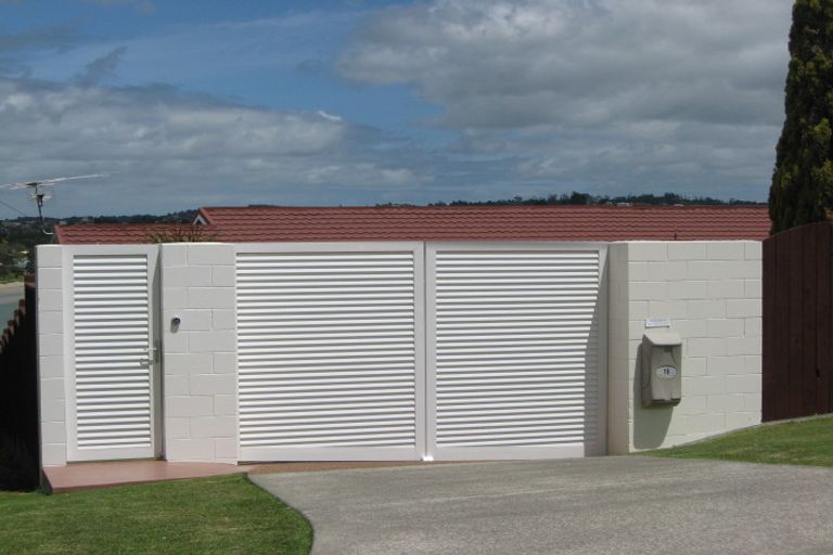 Photo of property in 16 The Crescent, Tindalls Beach, Whangaparaoa, 0930