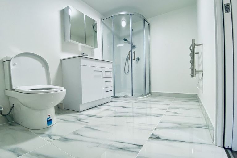 Photo of property in 28a Waimumu Road, Massey, Auckland, 0614