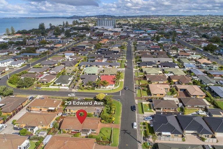Photo of property in 29 Edward Avenue, Orewa, 0931