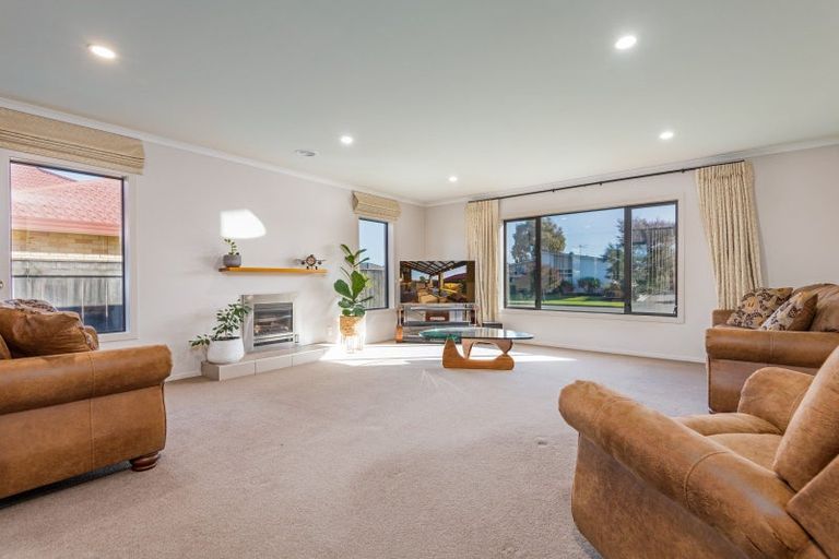 Photo of property in 24 Brooklyn Heights Drive, Kelvin Grove, Palmerston North, 4414