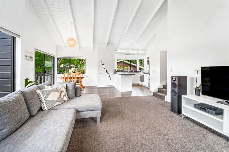 Photo of property in 70b Gledstane Road, Stanmore Bay, Whangaparaoa, 0932