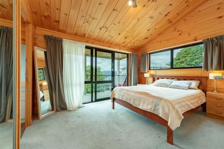 Photo of property in 27 Wisteria Grove, Maungaraki, Lower Hutt, 5010