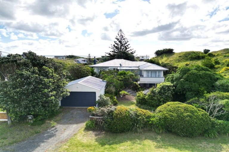Photo of property in 18 Brown Terrace, Foxton Beach, Foxton, 4815
