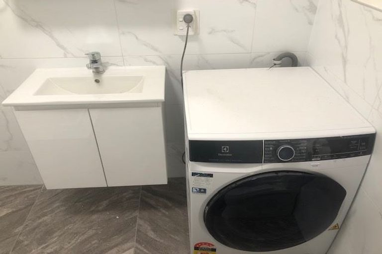 Photo of property in 20a Lyndfield Lane, Newlands, Wellington, 6037