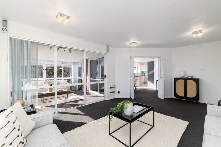 Photo of property in 2/52a Berkshire Drive, Avonhead, Christchurch, 8042