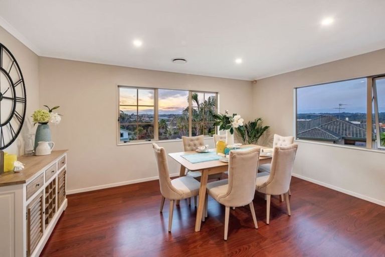 Photo of property in 32 Canary Place, Unsworth Heights, Auckland, 0632