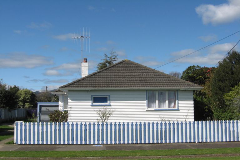 Photo of property in 28 Bowen Street, Levin, 5510