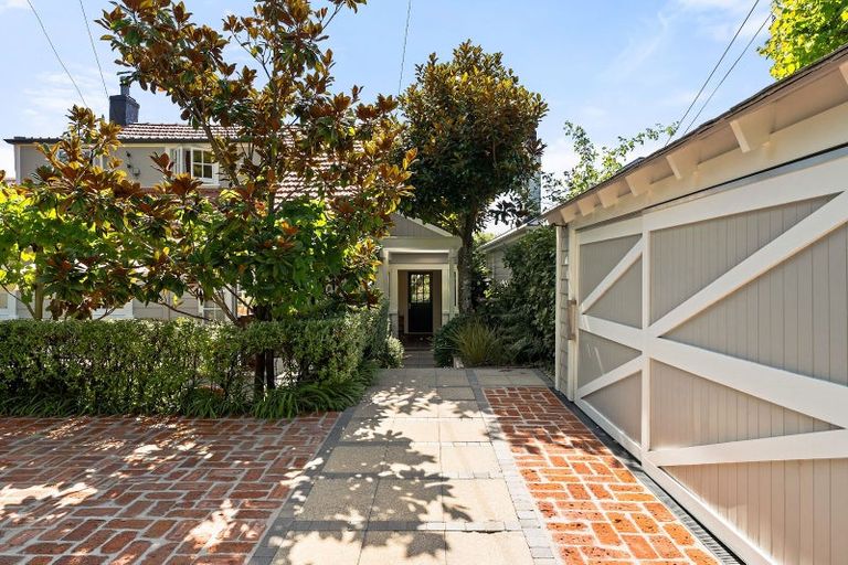 Photo of property in 4 Manuka Terrace, Eastbourne, Lower Hutt, 5013