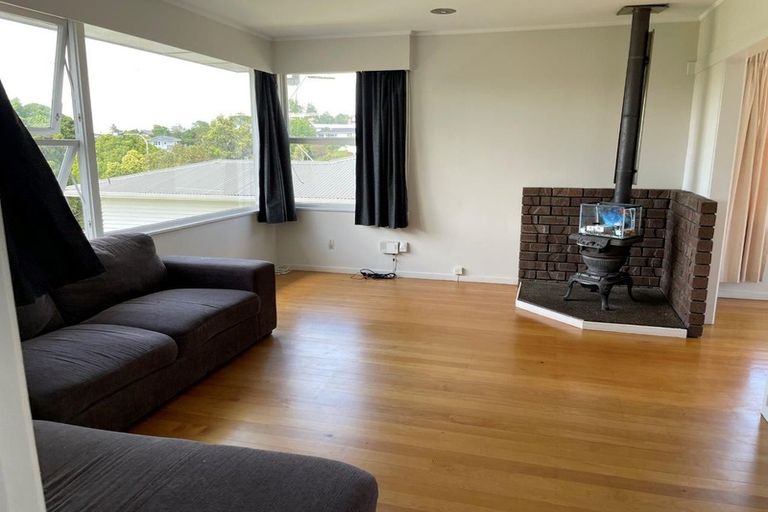Photo of property in 18 Juniper Road, Sunnynook, Auckland, 0620