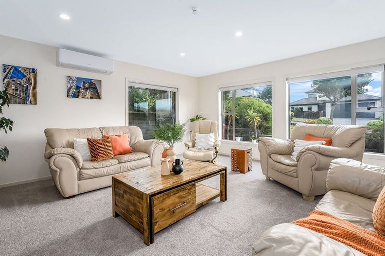 Photo of property in 121 Te Puia Drive, Aotea, Porirua, 5024