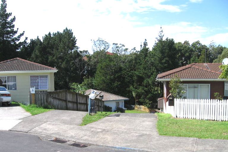 Photo of property in 2/13 Fernhaven Place, Massey, Auckland, 0614