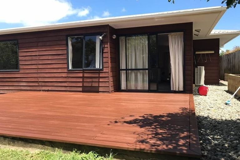 Photo of property in 2/21 Heathglen Place, Bayview, Auckland, 0629