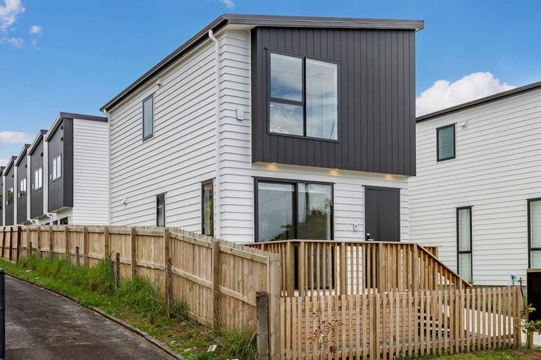 Photo of property in 1/36 Tiroroa Avenue, Te Atatu South, Auckland, 0610