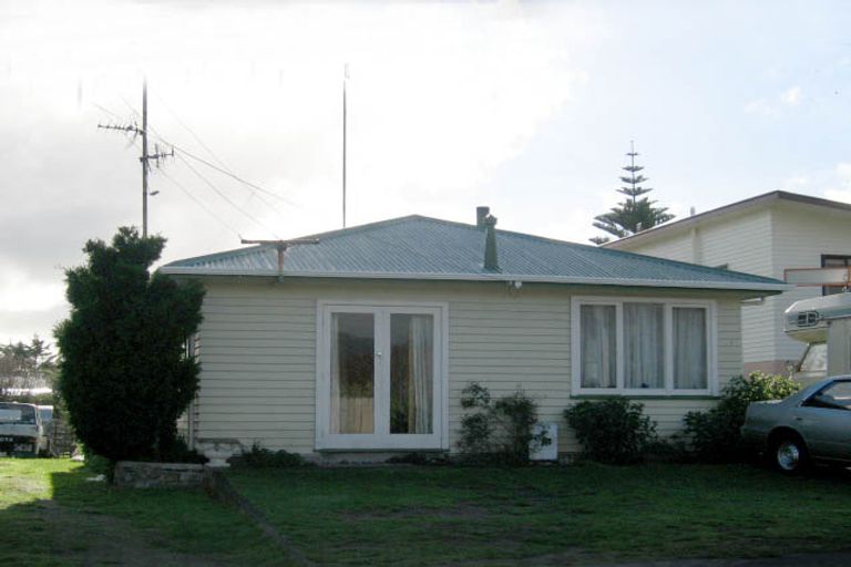 Photo of property in 7 Walton Road, Paraparaumu Beach, Paraparaumu, 5032