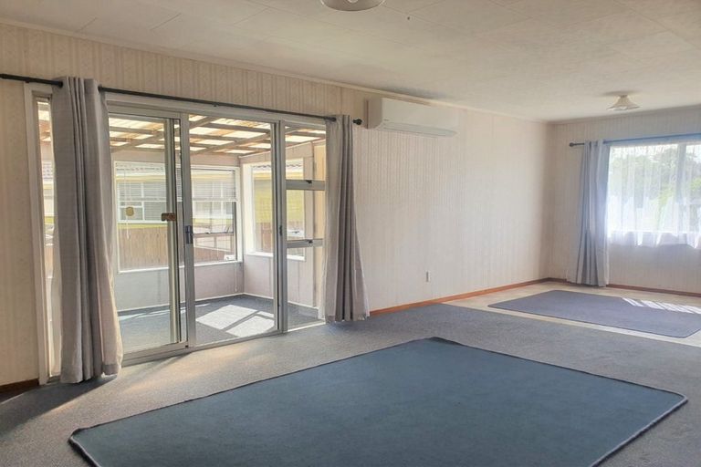 Photo of property in 22 Penfold Place, Henderson, Auckland, 0610