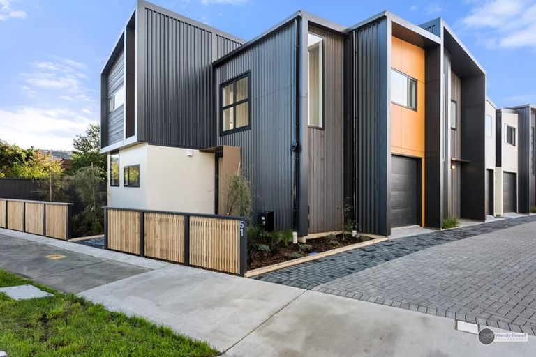 Photo of property in 2/51 Kings Crescent, Hutt Central, Lower Hutt, 5010