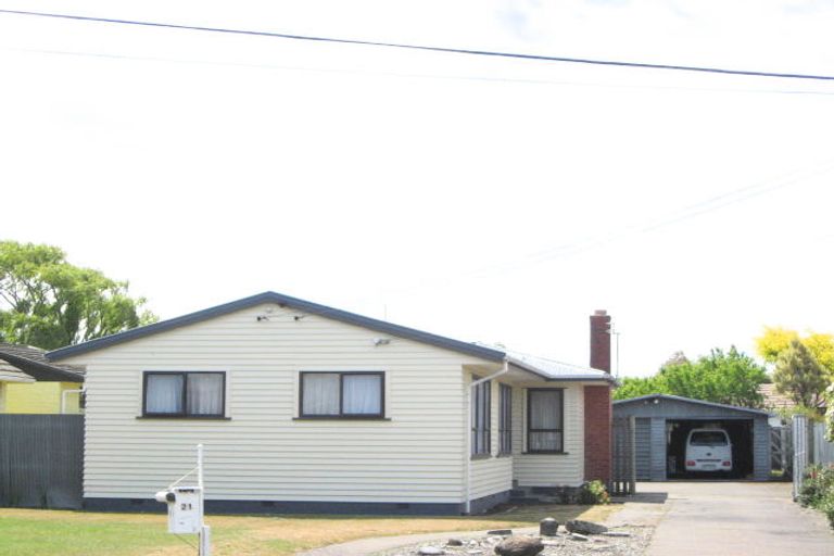 Photo of property in 21 Ontario Place, Wainoni, Christchurch, 8061