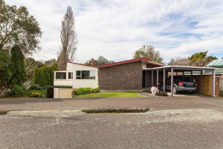 Photo of property in 8 Chamberlain Street, Dannevirke, 4930