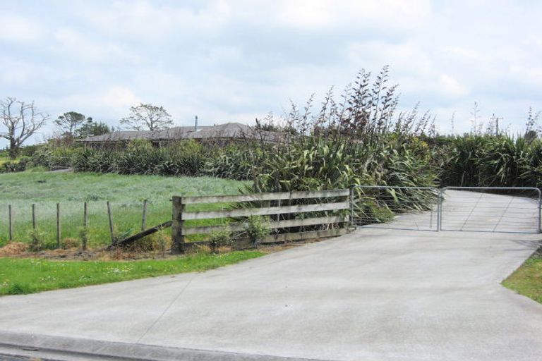 Photo of property in 6 Terry Smyth Drive, Kumeu, 0892