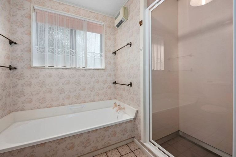 Photo of property in 15a Montgomery Crescent, Clouston Park, Upper Hutt, 5018