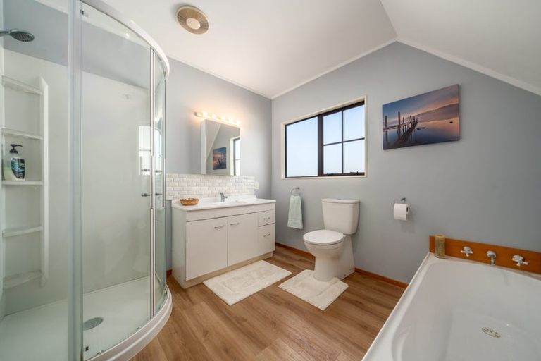 Photo of property in 158 Westchester Drive, Churton Park, Wellington, 6037