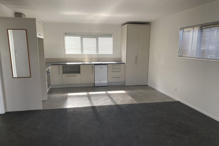 Photo of property in 17 Valhalla Drive, Beach Haven, Auckland, 0626