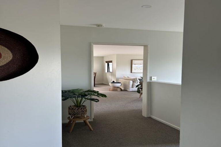 Photo of property in 39 Meadowcroft Grove, Johnsonville, Wellington, 6037