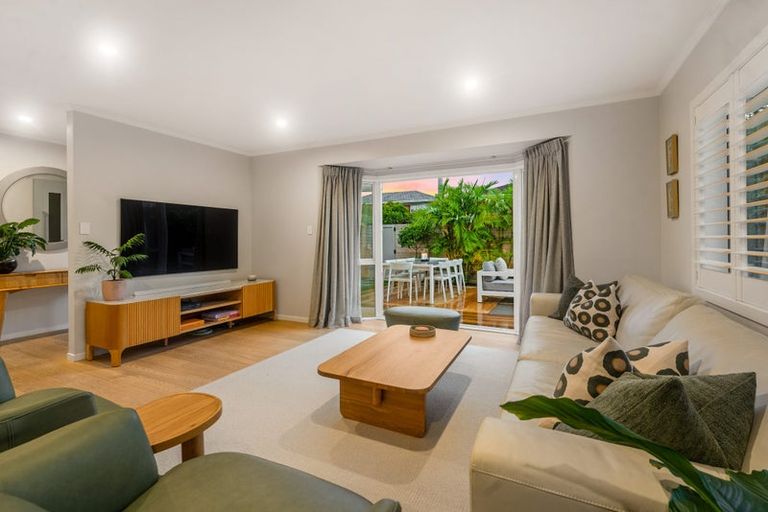 Photo of property in 26 Margaret Place, Milford, Auckland, 0620