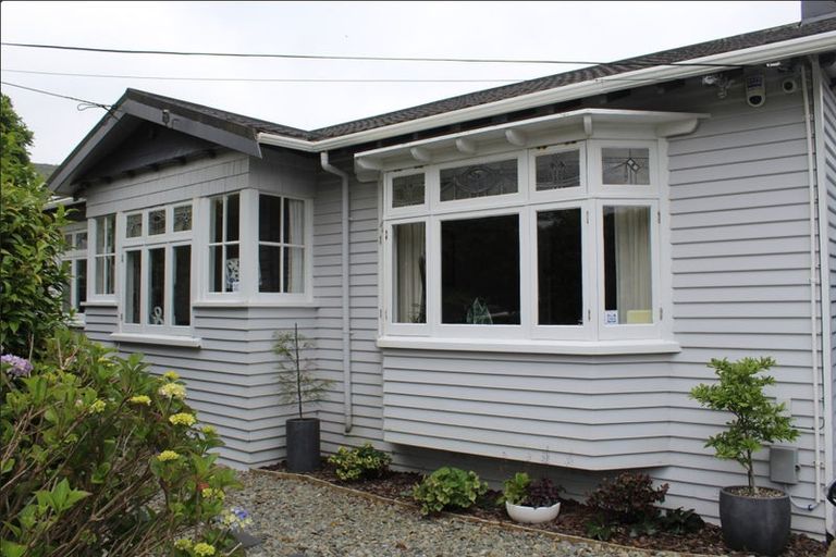 Photo of property in 18 Fernlea Avenue, Karori, Wellington, 6012