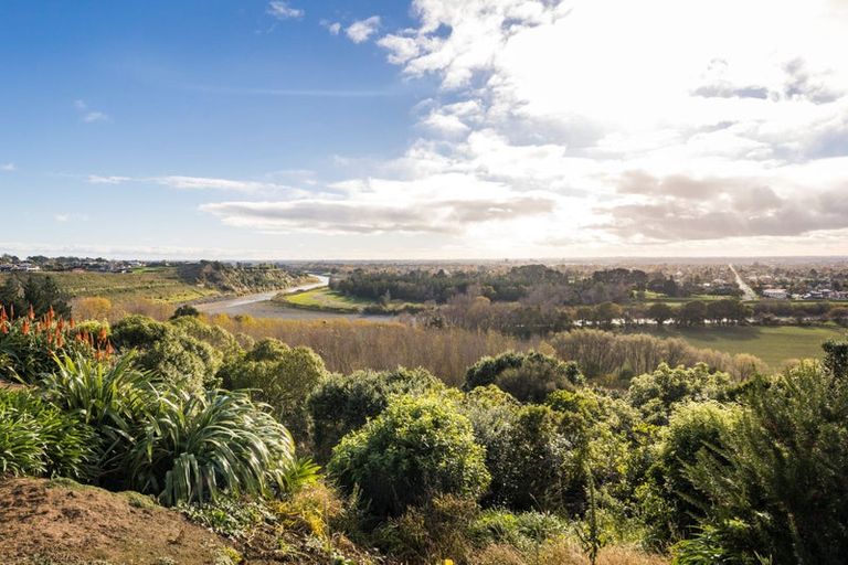 Photo of property in 38 Titirangi Drive, Fitzherbert, Palmerston North, 4471