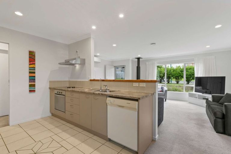 Photo of property in 15 Cabeleigh Drive, Helensville, 0800