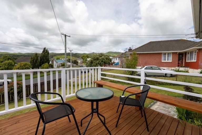 Photo of property in 42 Leicester Street, Cannons Creek, Porirua, 5024