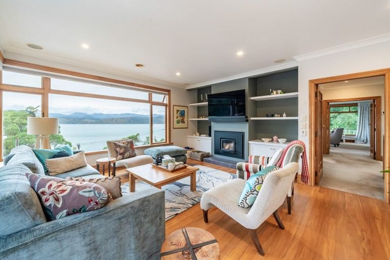 Photo of property in 42 Pretoria Road, Karaka Bays, Wellington, 6022