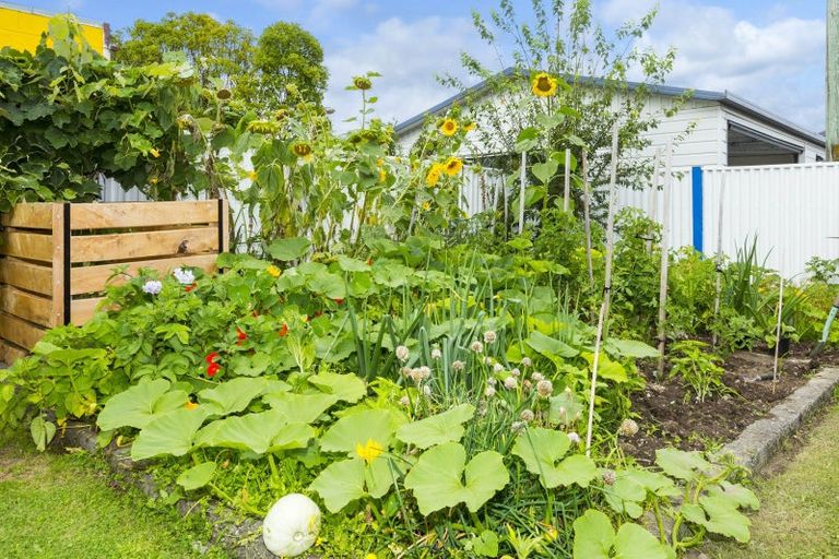 Photo of property in 37 Kashmir Avenue, Clouston Park, Upper Hutt, 5018