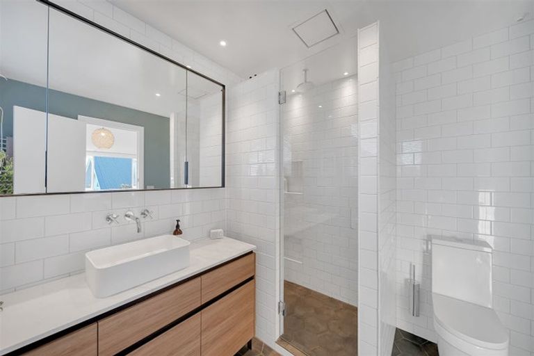 Photo of property in 100 Idris Road, Bryndwr, Christchurch, 8052