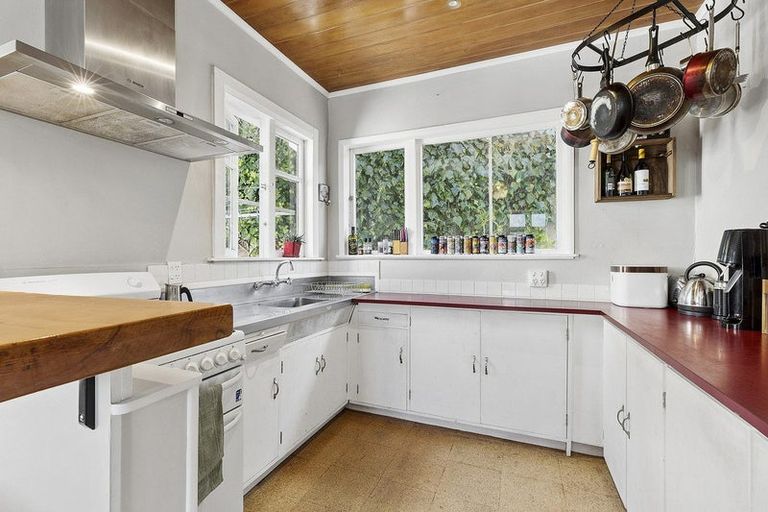 Photo of property in 6 Tiketike Way, Brooklyn, Wellington, 6021