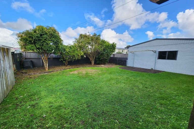 Photo of property in 1/90 Clevedon Road, Papakura, 2110