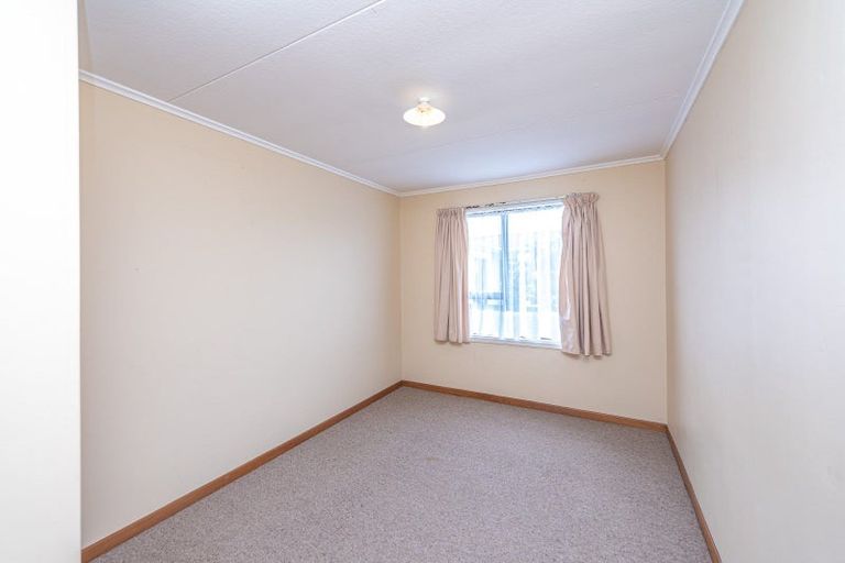 Photo of property in 2 Arawa Place, Castlecliff, Whanganui, 4501