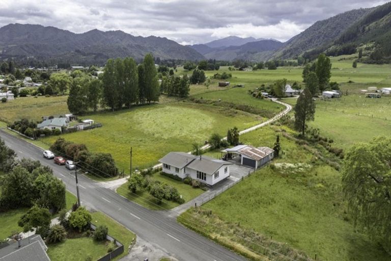 Photo of property in 175 Fairfax Street, Murchison, 7007