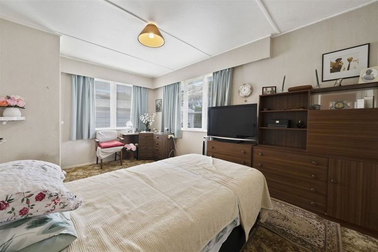 Photo of property in 19 Lockwood Crescent, Taita, Lower Hutt, 5011