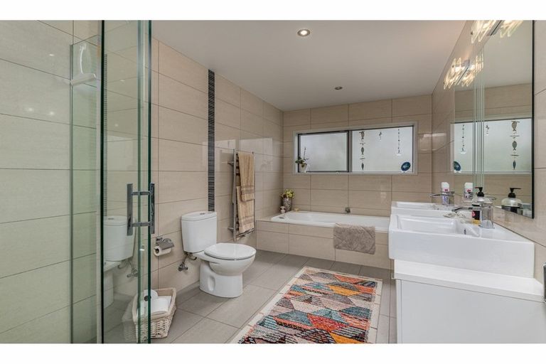 Photo of property in 1 Kotare Heights, Kerikeri, 0230