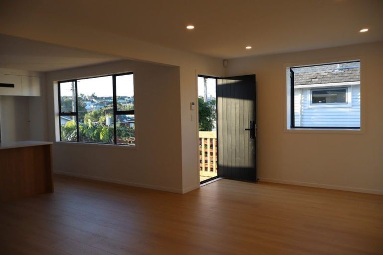 Photo of property in 1/30 Shakespeare Road, Milford, Auckland, 0620