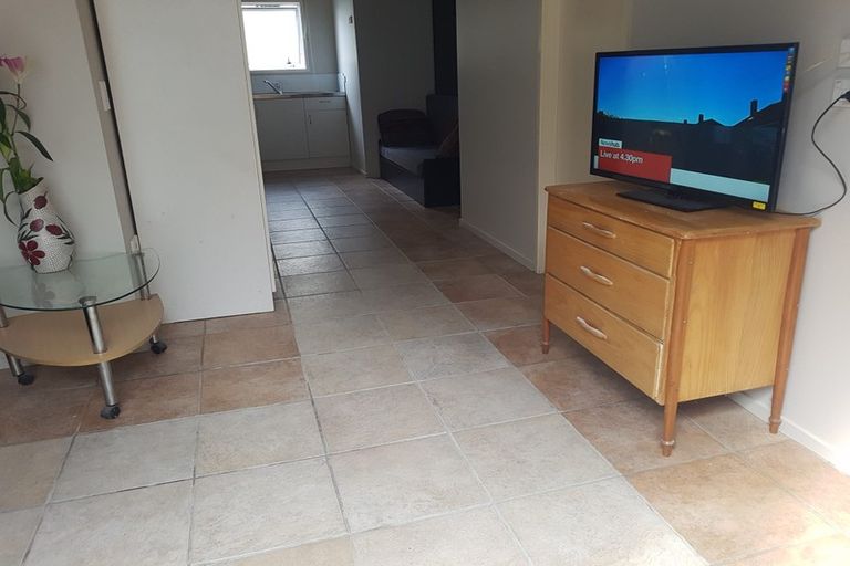 Photo of property in 46 Farquhar Road, Glendene, Auckland, 0602